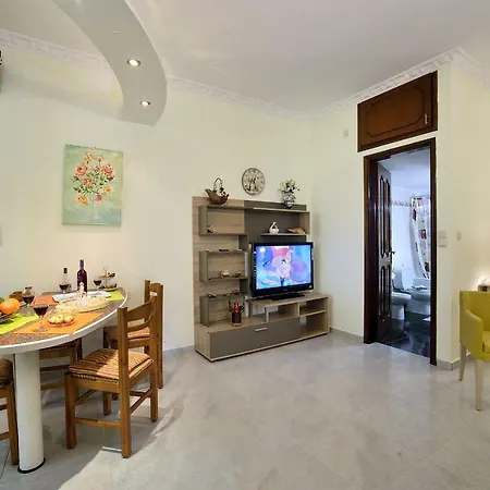 Aristea's Apartman Hriszí Aktí Haniá